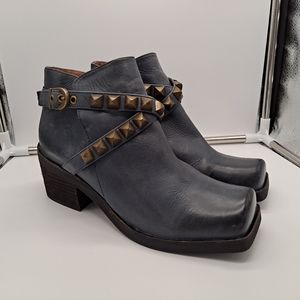 Jeffrey Campbell Morrison navy blue distressed Studded leather boots Booties 7M